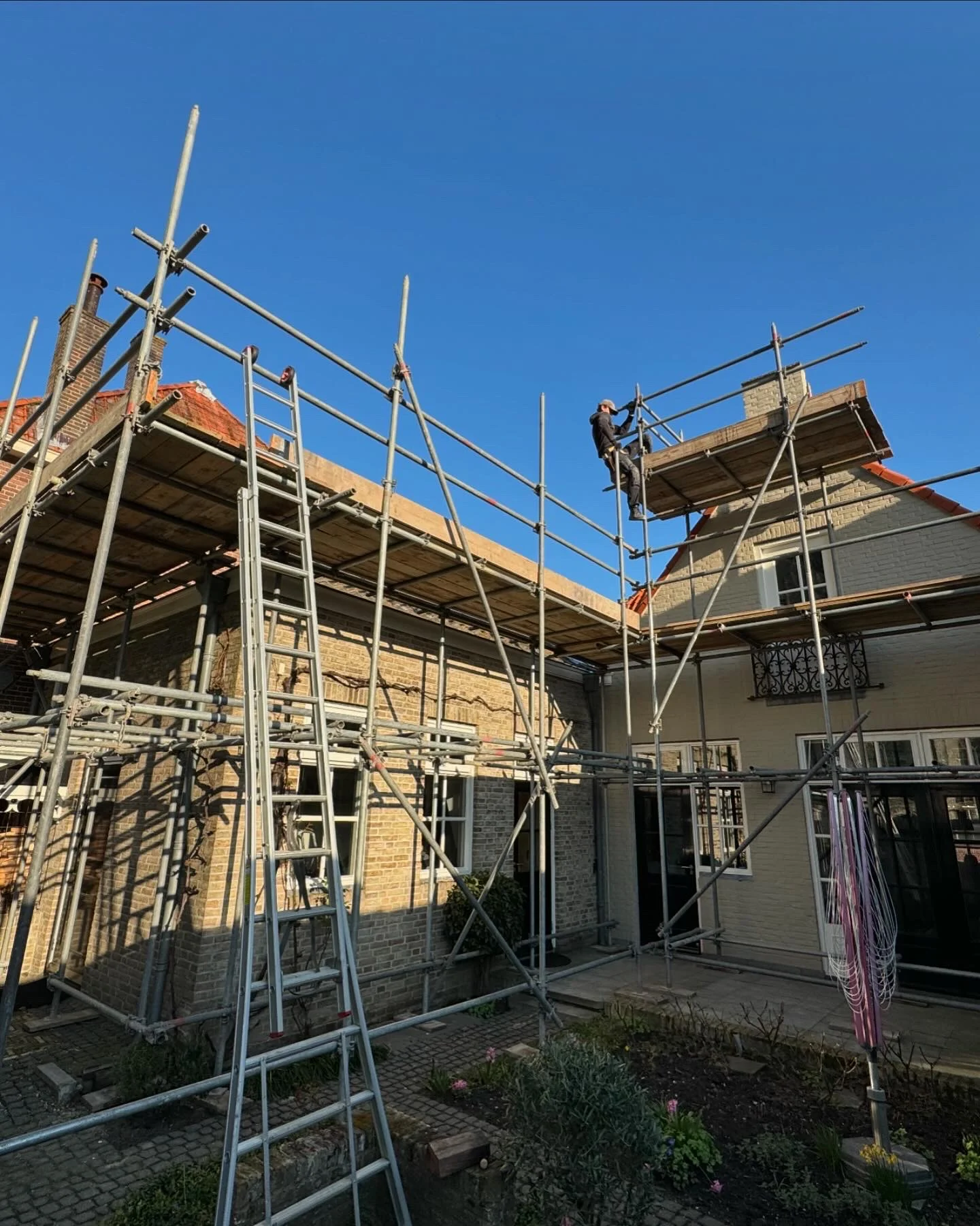 37C7BF35-D531-4344-8452-C0F09CF8B206